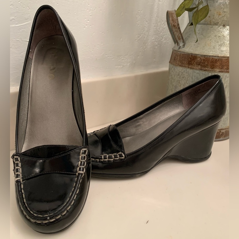 Me Too Shania Leather Black Wedge Loafers Loafer Wedges, sz 9.5